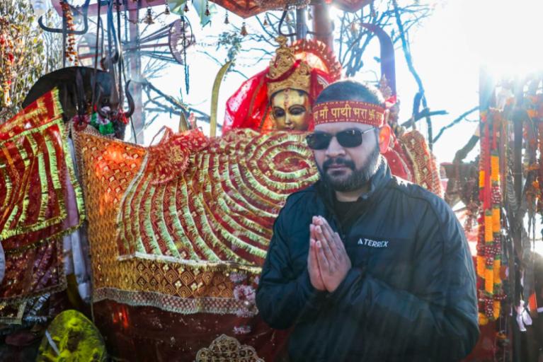 बालेन शाहद्वारा पाथीभरा मन्दिरमा दर्शन (तस्बिरहरुमा)